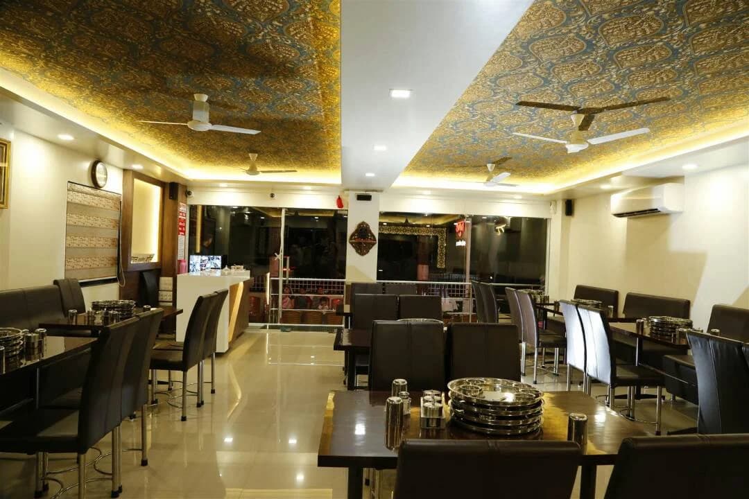 Hotel & Restaurant