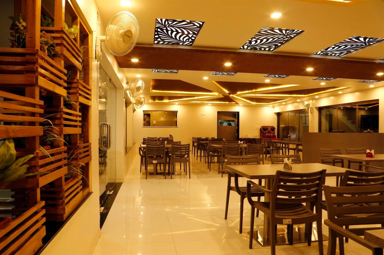 Hotel & Restaurant