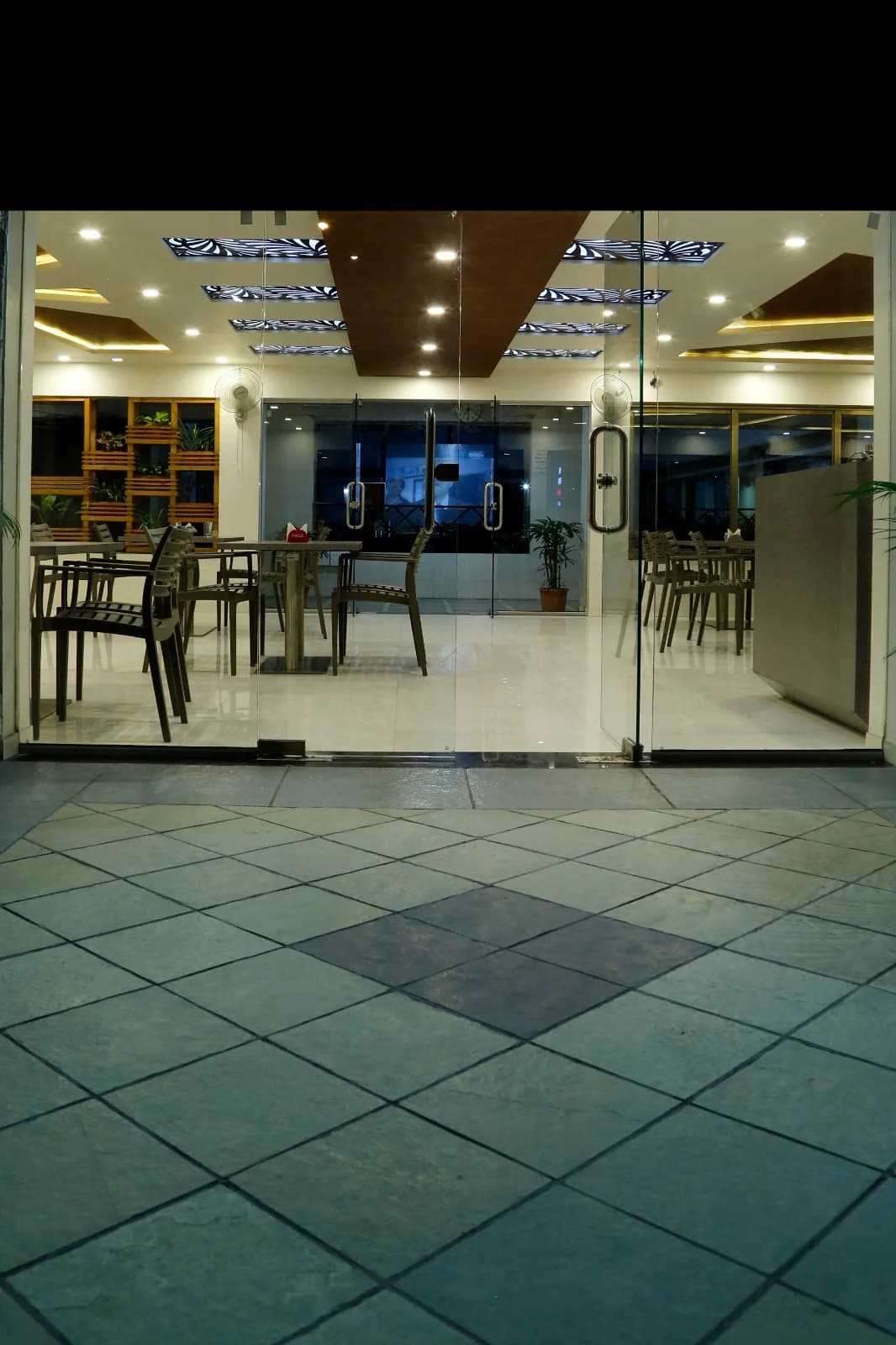 Hotel & Restaurant