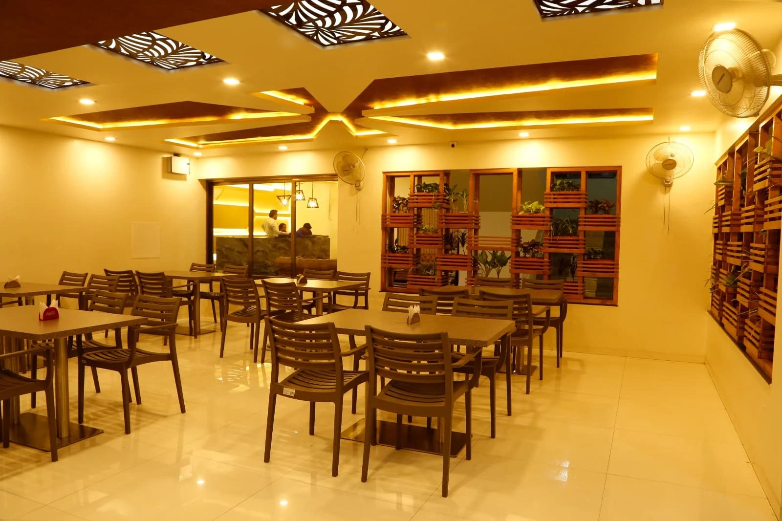 Hotel & Restaurant