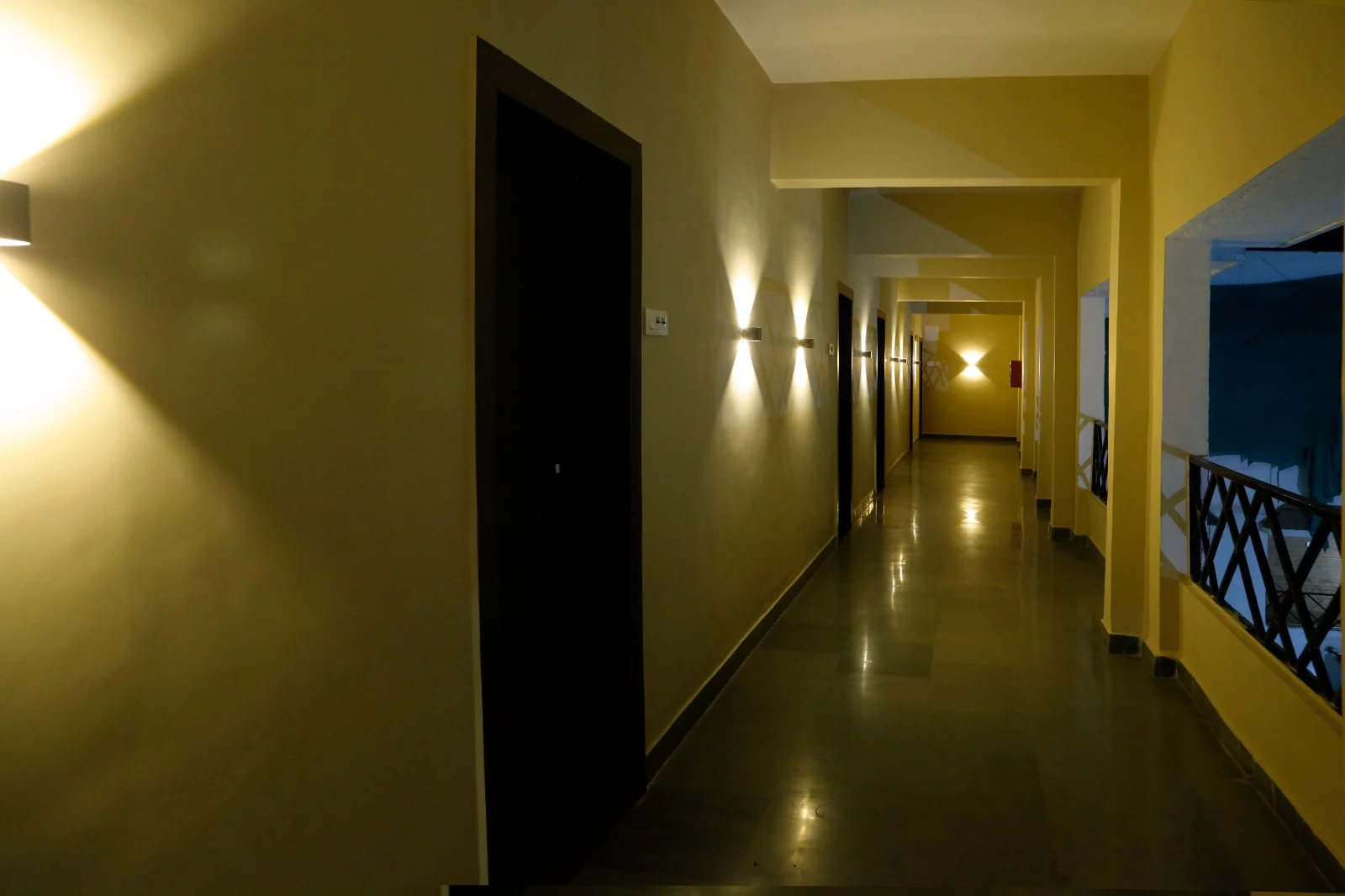 Hotel & Restaurant