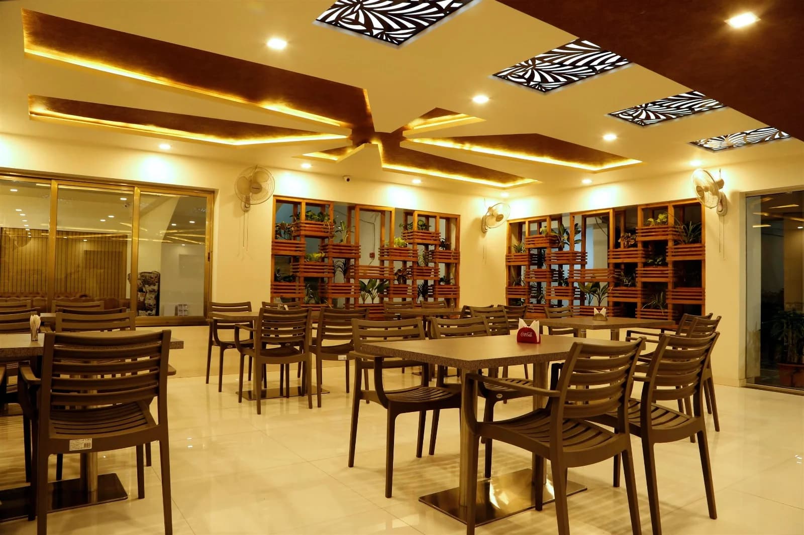 Hotel & Restaurant